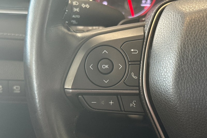 Toyota Camry Vehicle Full-screen Gallery Image 35