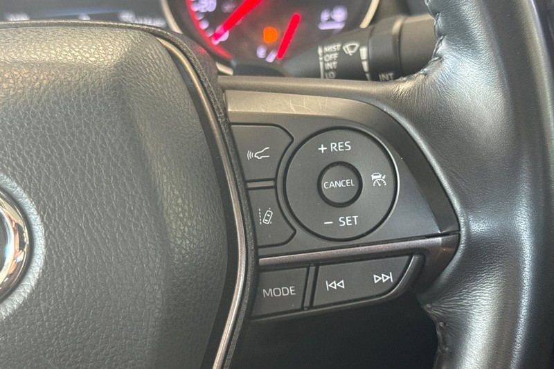 Toyota Camry Vehicle Full-screen Gallery Image 37