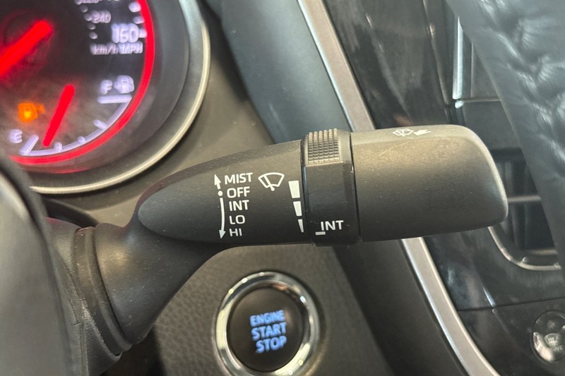 Toyota Camry Vehicle Full-screen Gallery Image 38