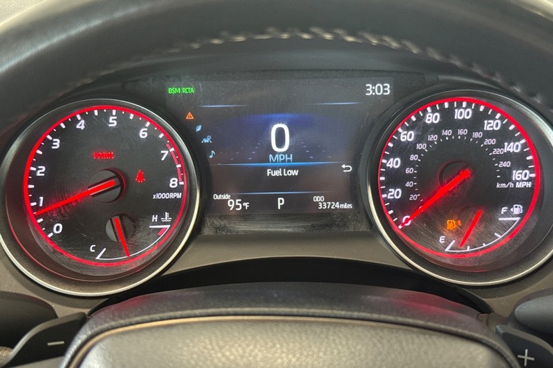 Toyota Camry Vehicle Full-screen Gallery Image 39