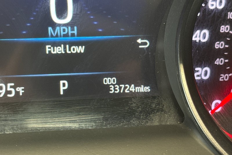 Toyota Camry Vehicle Full-screen Gallery Image 40