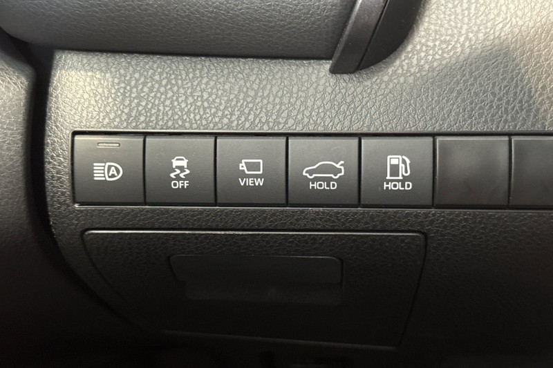 Toyota Camry Vehicle Full-screen Gallery Image 41