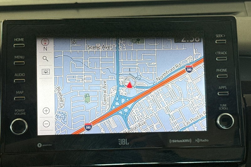Toyota Camry Vehicle Full-screen Gallery Image 43