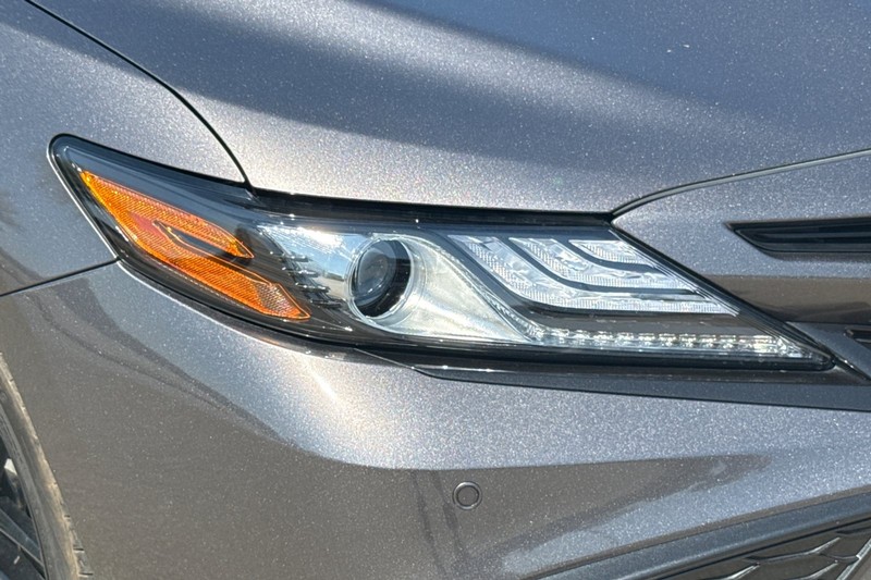 Toyota Camry Vehicle Full-screen Gallery Image 46