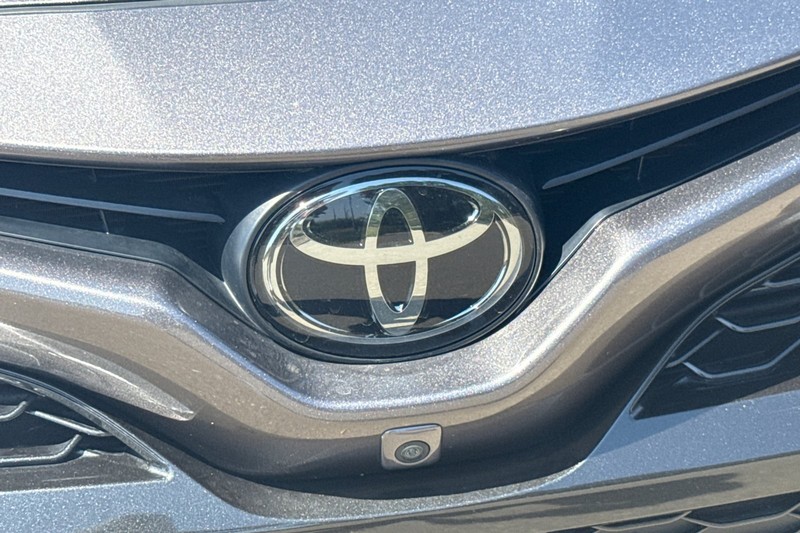 Toyota Camry Vehicle Full-screen Gallery Image 47