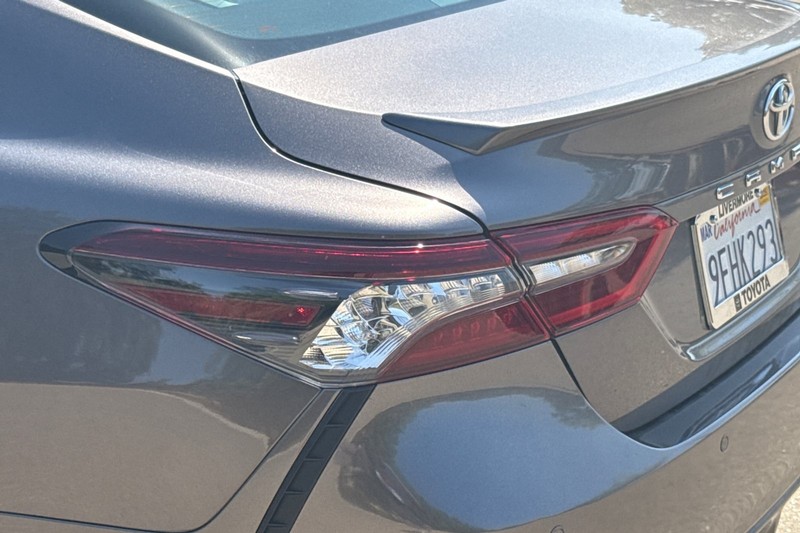 Toyota Camry Vehicle Full-screen Gallery Image 48