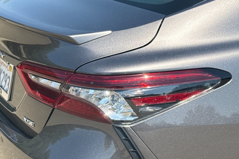 Toyota Camry Vehicle Full-screen Gallery Image 50