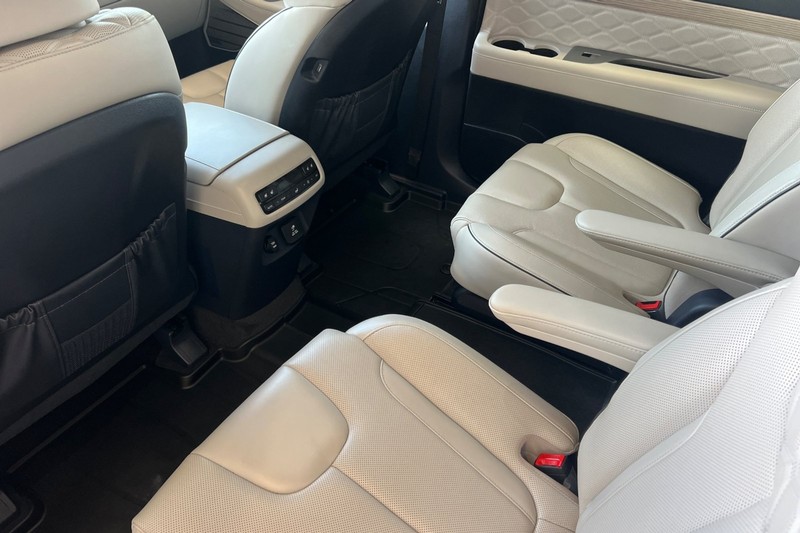 Hyundai Palisade Vehicle Full-screen Gallery Image 14