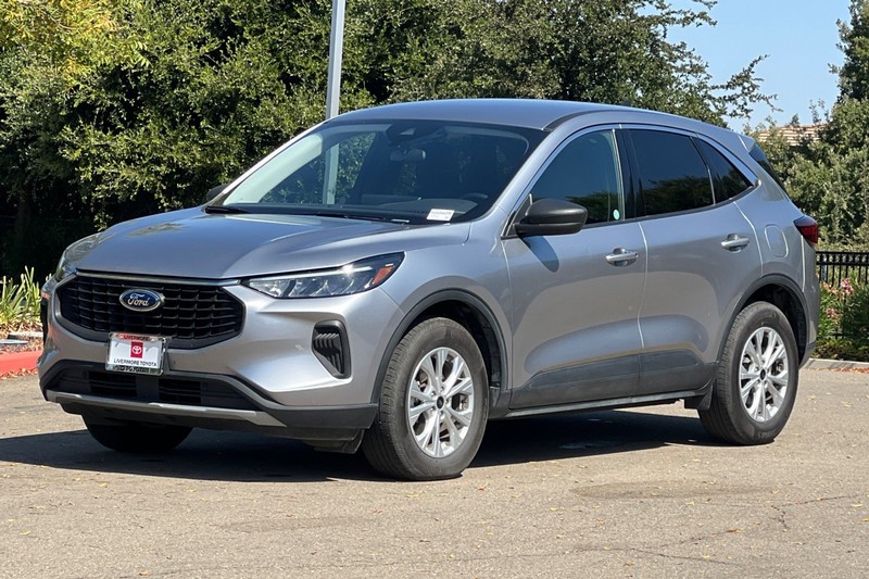 Ford Escape Vehicle Full-screen Gallery Image 08