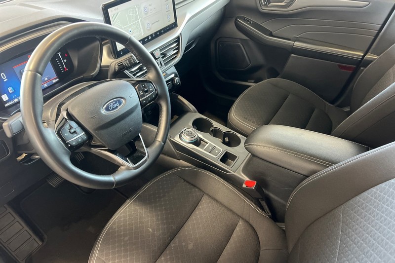 Ford Escape Vehicle Full-screen Gallery Image 10