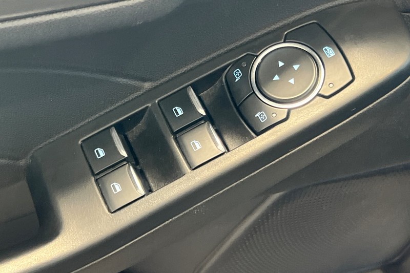 Ford Escape Vehicle Full-screen Gallery Image 12