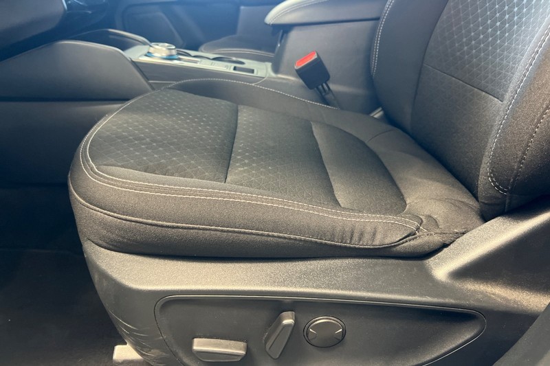 Ford Escape Vehicle Full-screen Gallery Image 13