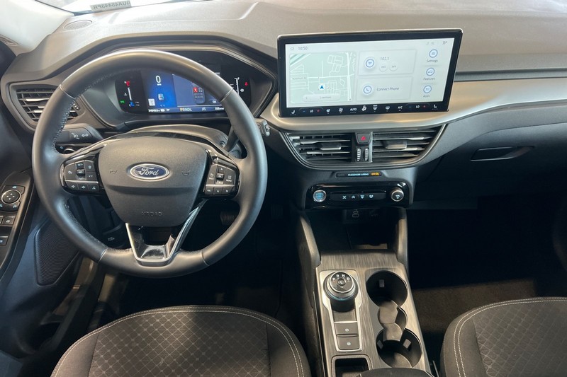 Ford Escape Vehicle Full-screen Gallery Image 16