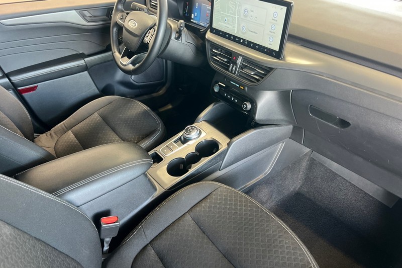 Ford Escape Vehicle Full-screen Gallery Image 19