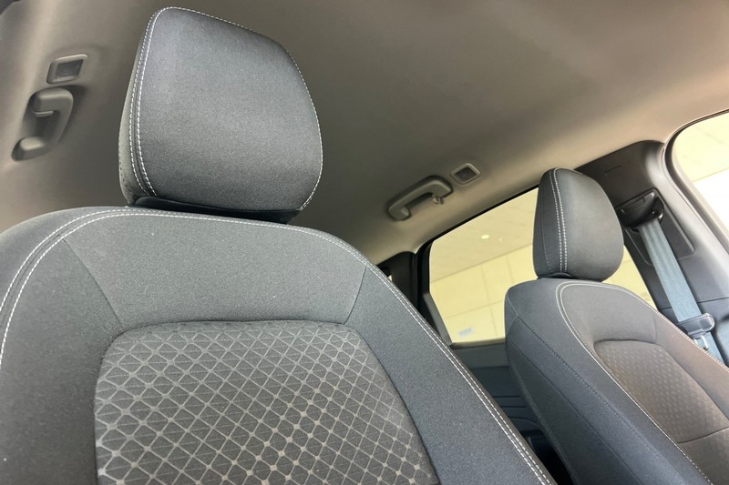 Ford Escape Vehicle Full-screen Gallery Image 20