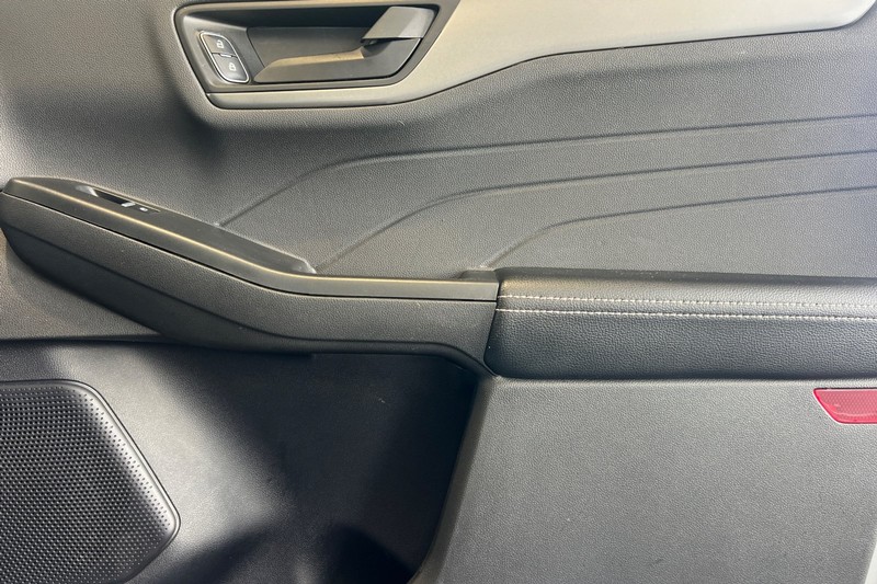 Ford Escape Vehicle Full-screen Gallery Image 21