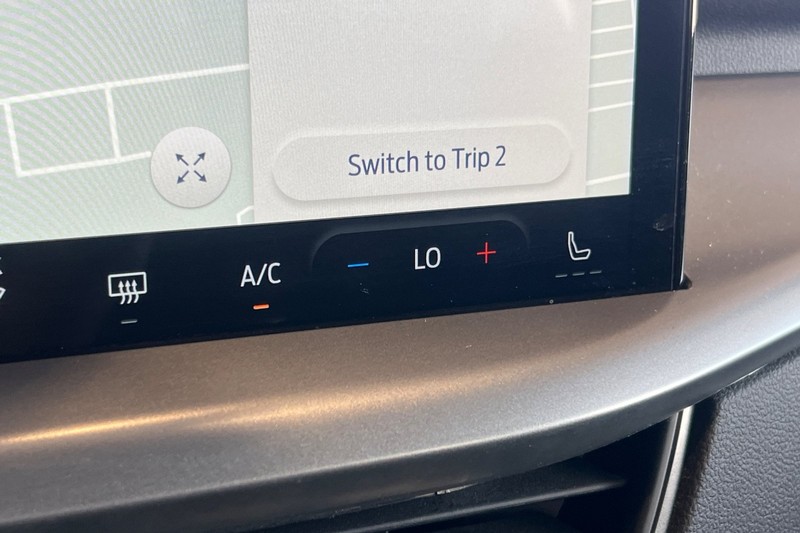 Ford Escape Vehicle Full-screen Gallery Image 30