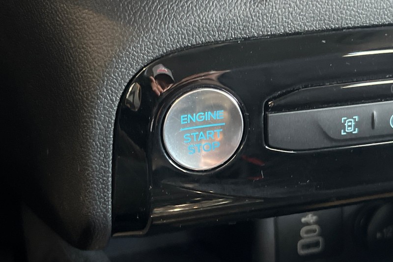 Ford Escape Vehicle Full-screen Gallery Image 34