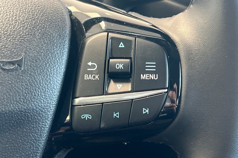 Ford Escape Vehicle Full-screen Gallery Image 38