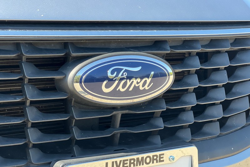 Ford Escape Vehicle Full-screen Gallery Image 48