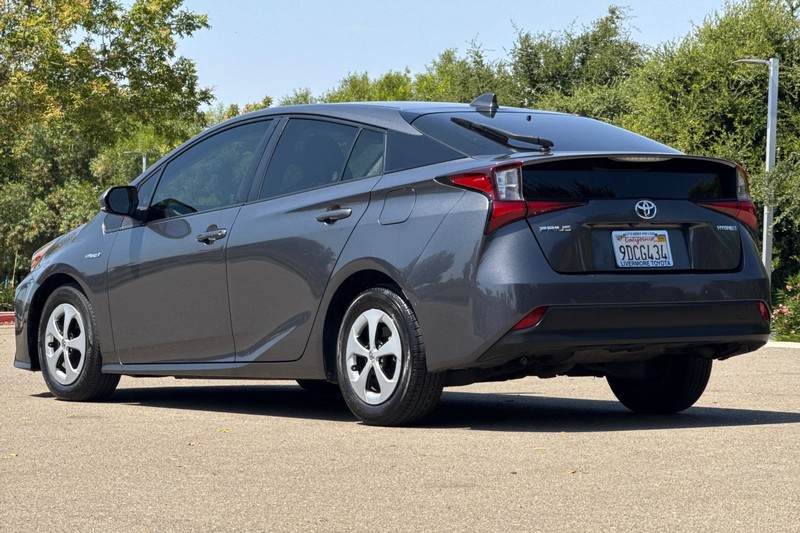 Toyota Prius Vehicle Full-screen Gallery Image 06
