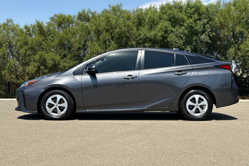 Toyota Prius Vehicle Full-screen Gallery Image 07