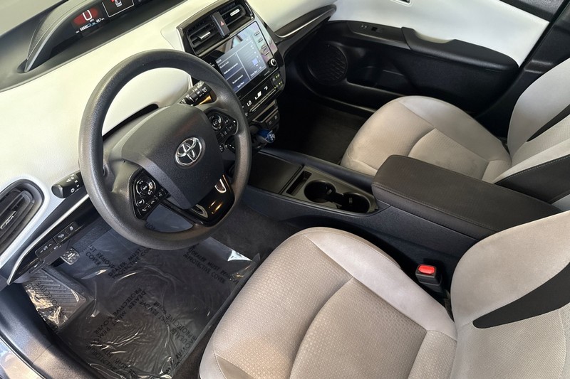 Toyota Prius Vehicle Full-screen Gallery Image 10