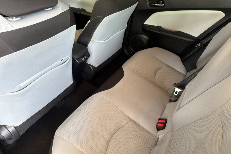 Toyota Prius Vehicle Full-screen Gallery Image 14