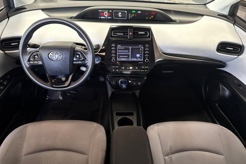 Toyota Prius Vehicle Full-screen Gallery Image 15