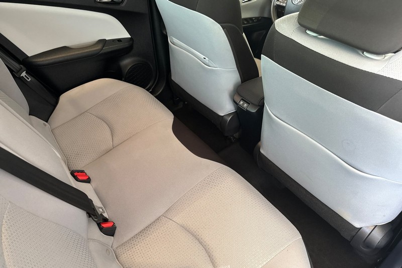 Toyota Prius Vehicle Full-screen Gallery Image 18