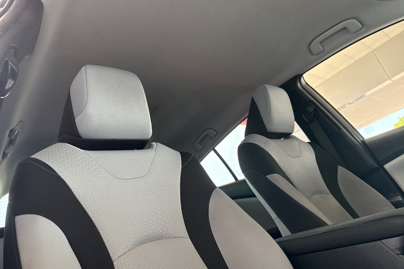 Toyota Prius Vehicle Full-screen Gallery Image 20