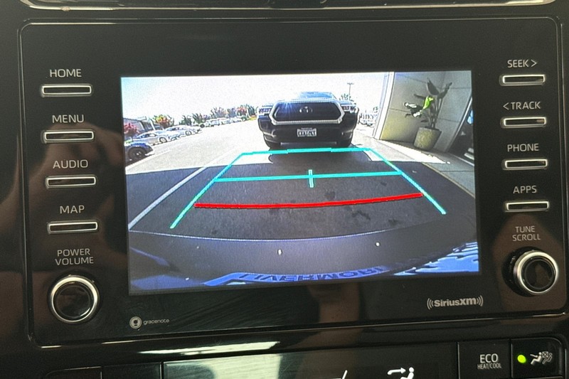 Toyota Prius Vehicle Full-screen Gallery Image 27