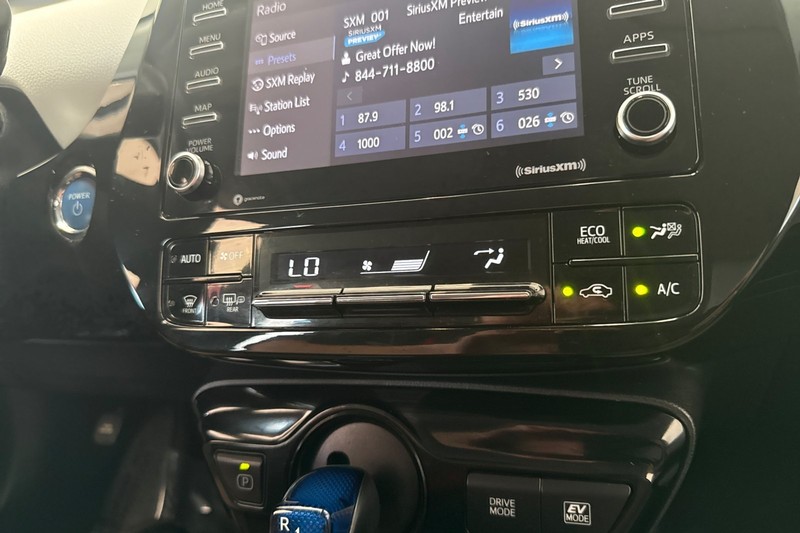 Toyota Prius Vehicle Full-screen Gallery Image 28