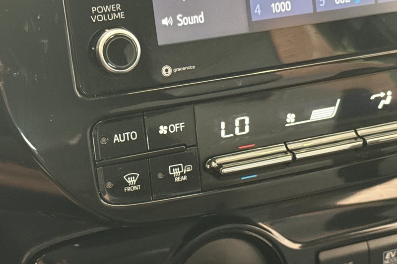 Toyota Prius Vehicle Full-screen Gallery Image 29