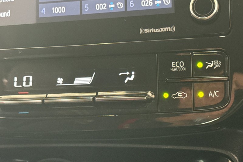 Toyota Prius Vehicle Full-screen Gallery Image 30