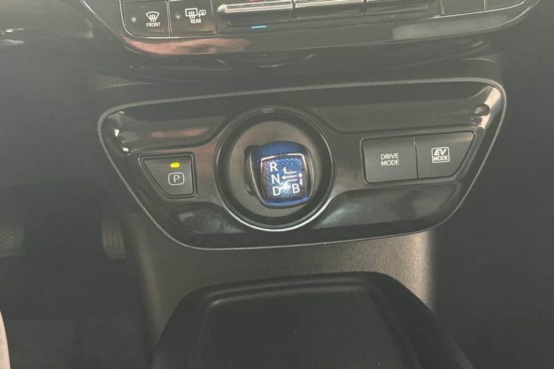 Toyota Prius Vehicle Full-screen Gallery Image 31