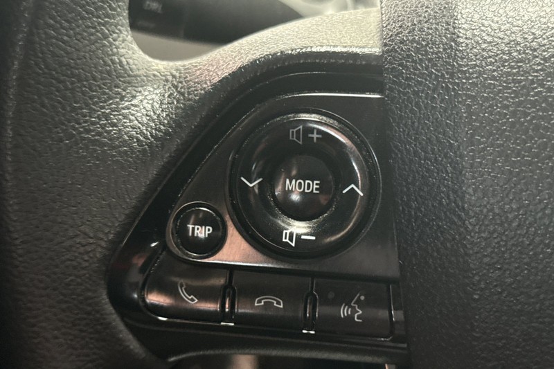 Toyota Prius Vehicle Full-screen Gallery Image 36