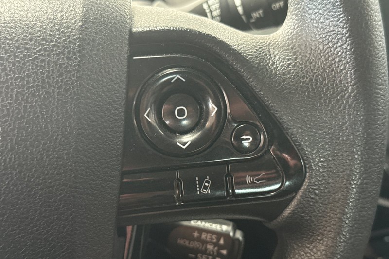Toyota Prius Vehicle Full-screen Gallery Image 38