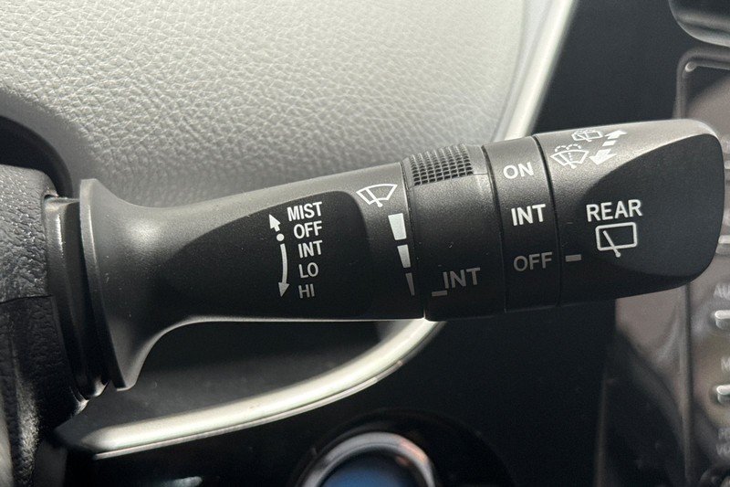 Toyota Prius Vehicle Full-screen Gallery Image 39