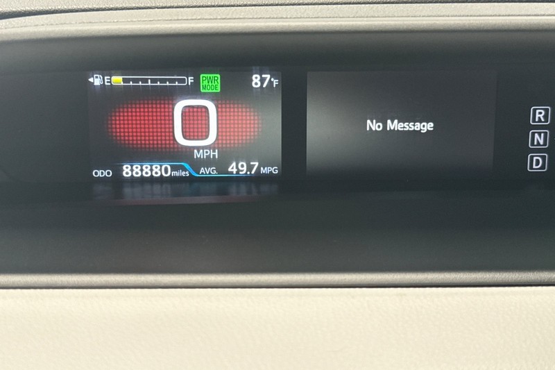 Toyota Prius Vehicle Full-screen Gallery Image 40