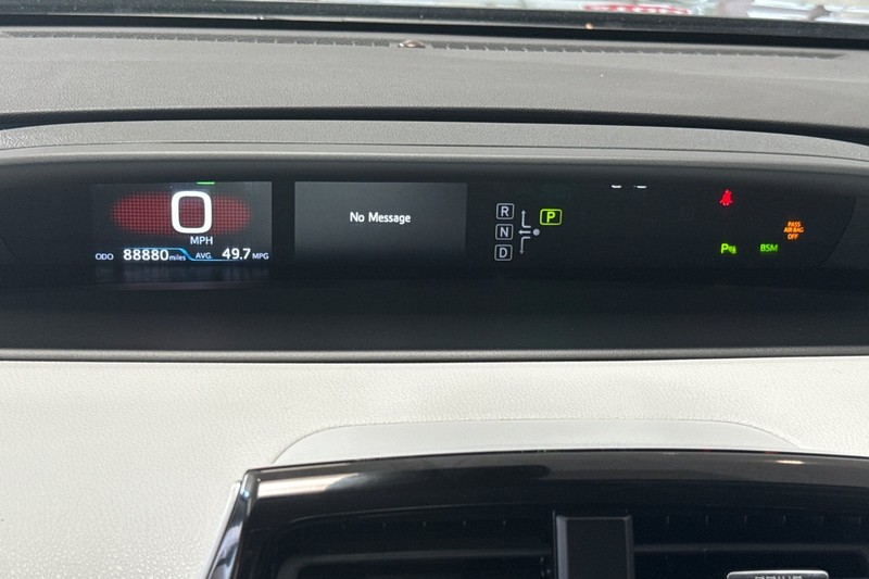 Toyota Prius Vehicle Full-screen Gallery Image 42