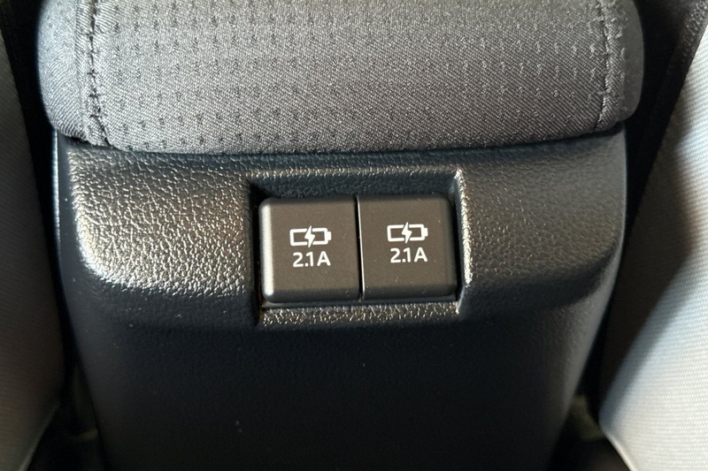 Toyota Prius Vehicle Full-screen Gallery Image 44