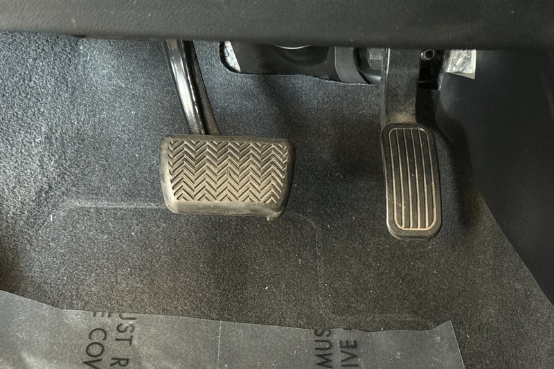 Toyota Prius Vehicle Full-screen Gallery Image 45