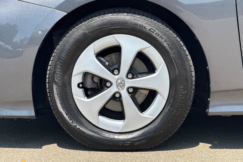 Toyota Prius Vehicle Full-screen Gallery Image 46