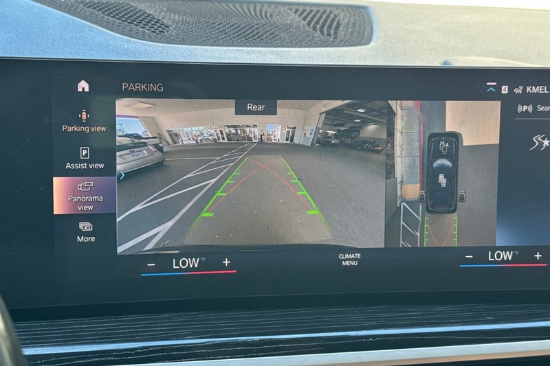 BMW X7 Vehicle Full-screen Gallery Image 27