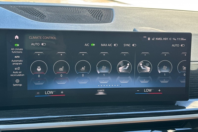 BMW X7 Vehicle Full-screen Gallery Image 28