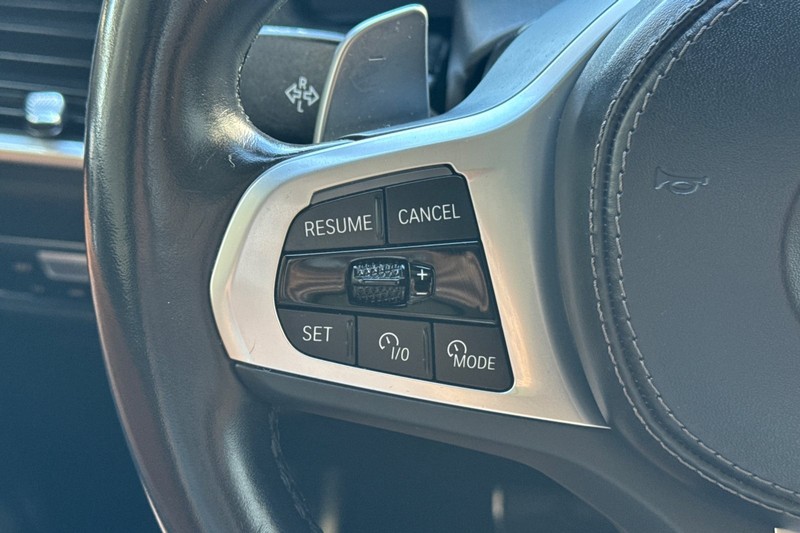 BMW X7 Vehicle Full-screen Gallery Image 36