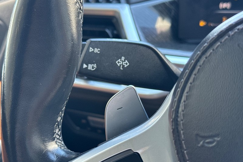 BMW X7 Vehicle Full-screen Gallery Image 37