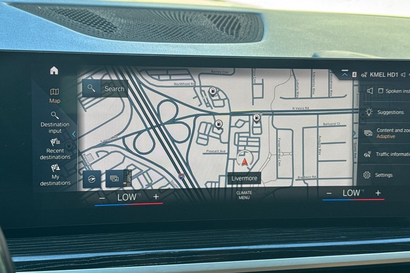 BMW X7 Vehicle Full-screen Gallery Image 45
