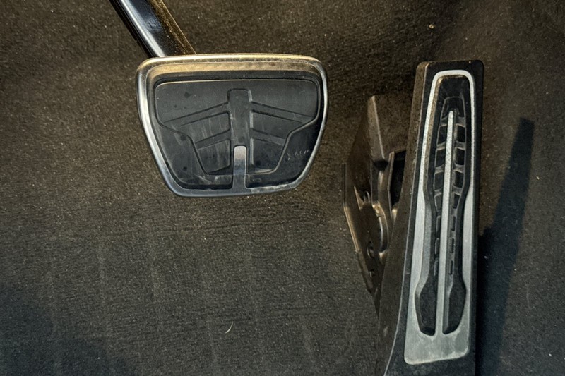 BMW X7 Vehicle Full-screen Gallery Image 46